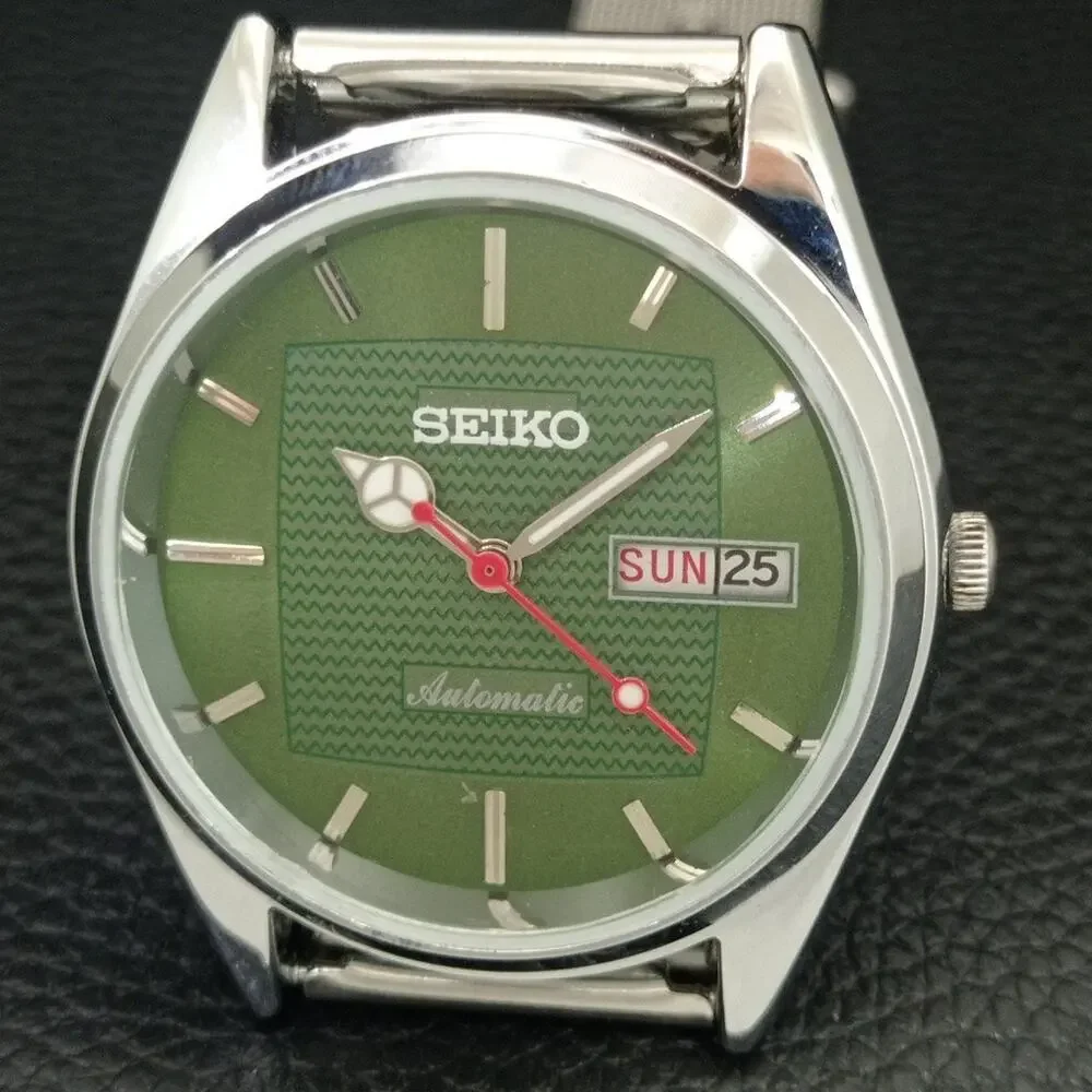Vintage 1971 Seiko Automatic Mens Silver Watch W/daydate & Gold Accents